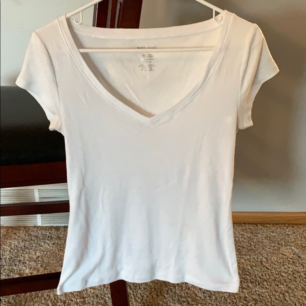 Women’s white tee shirt